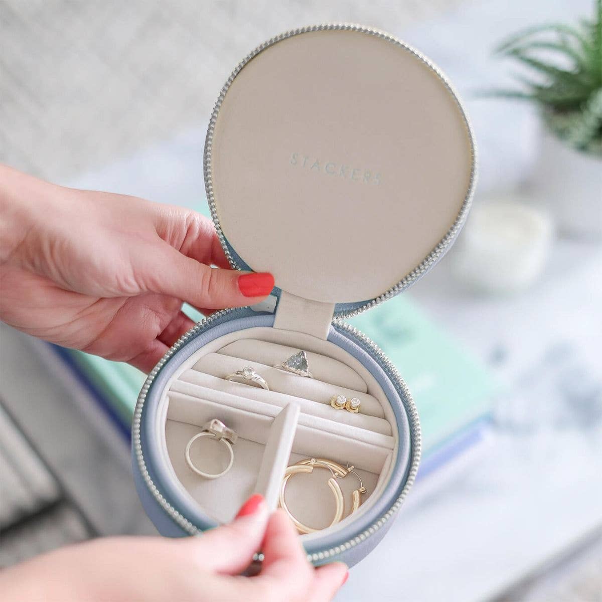 Stackers - Lavender Round Zipped Travel Jewellery Box
