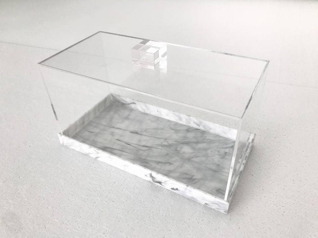 DesignStyles Home - Simply Brilliant Rectangular Acrylic Cake Dome with Marble